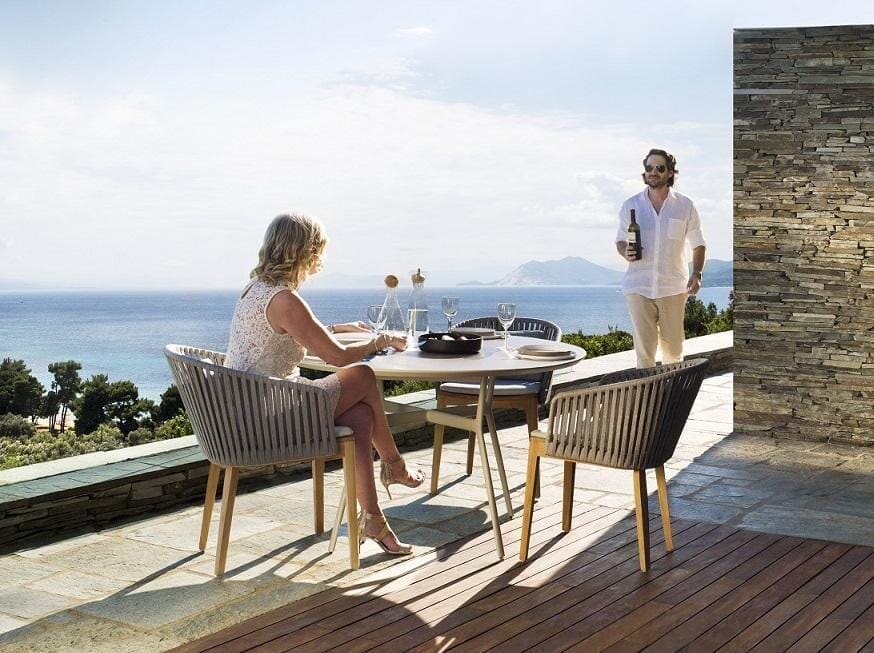 Choosing The Right Outdoor Dining Furniture