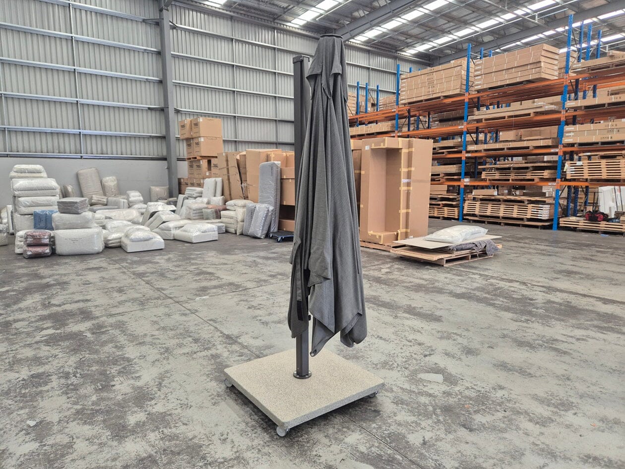 Caractere 300cm Side Pole Umbrella in Night Outdoor Furniture Jardinico