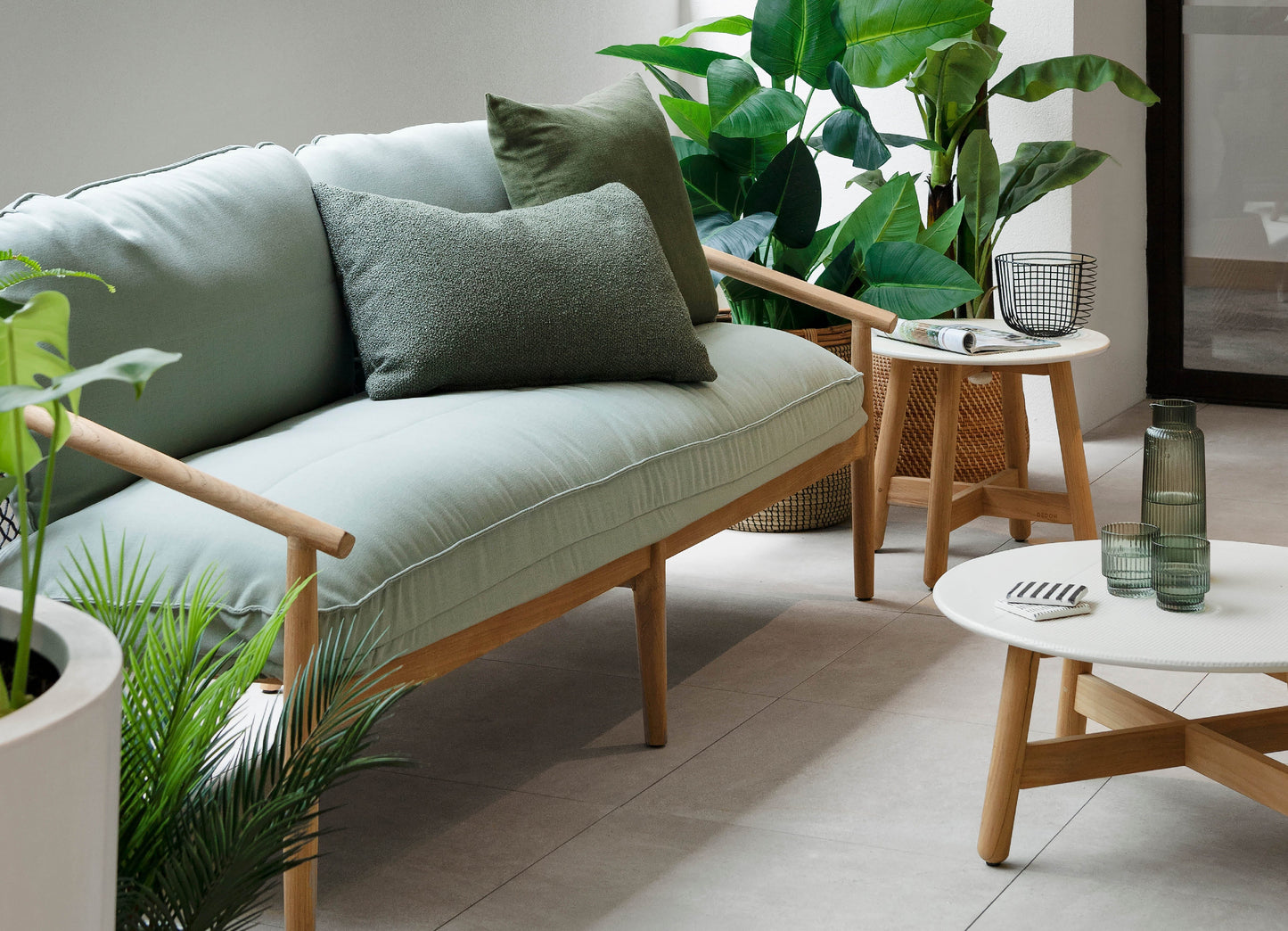 Forrest Sofa (Alu Base) in Shell 40% Off Outdoor Furniture Kett