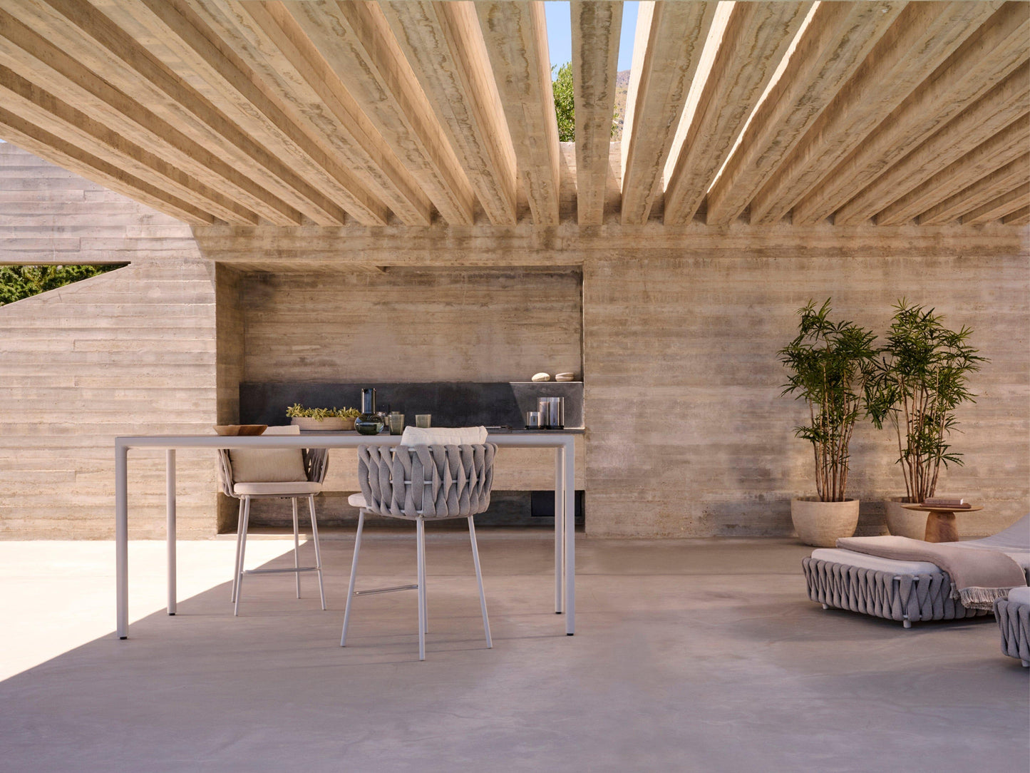 Illum Bar Table - Outdoor Furniture