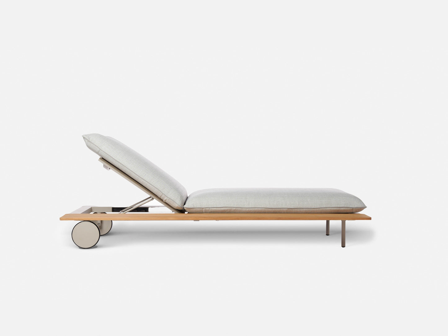 Senja Lounger - Outdoor Furniture