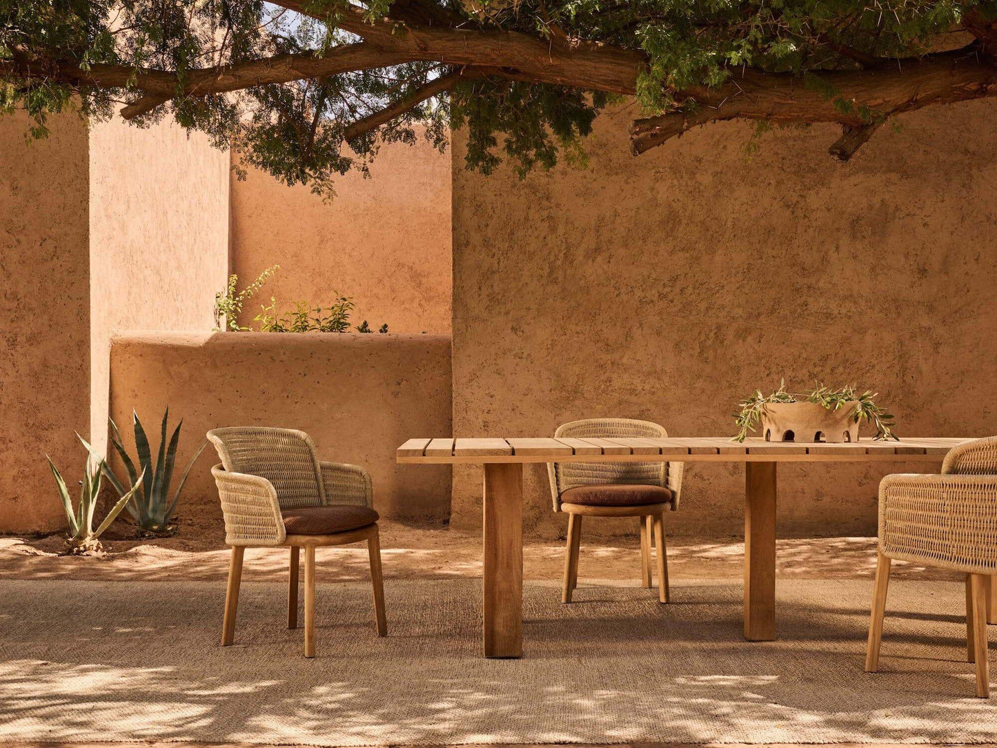 Suro Dining Table - Outdoor Furniture