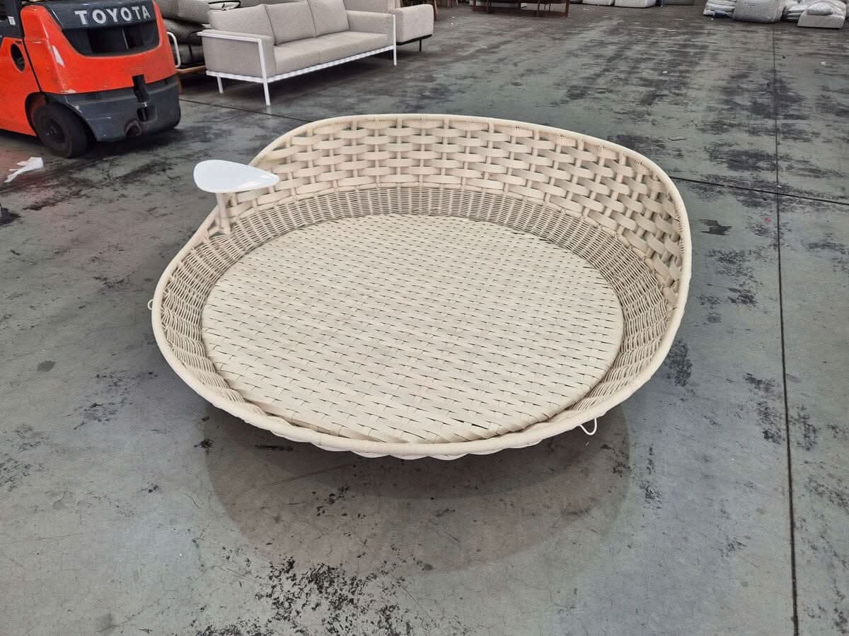SWINGREST Standing Lounger in Chalk Outdoor Furniture DEDON