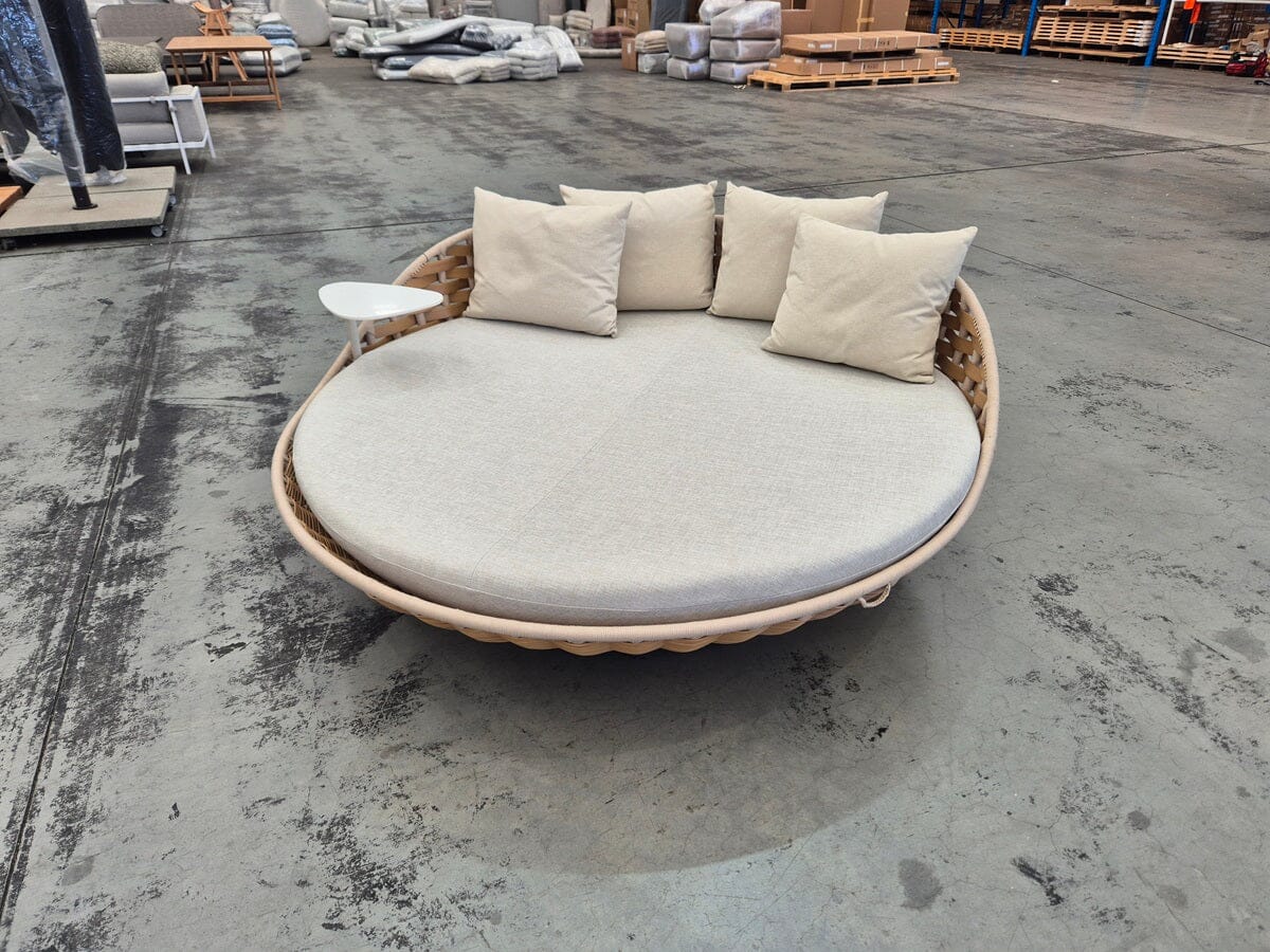 SWINGREST Standing Lounger in Natural Outdoor Furniture DEDON