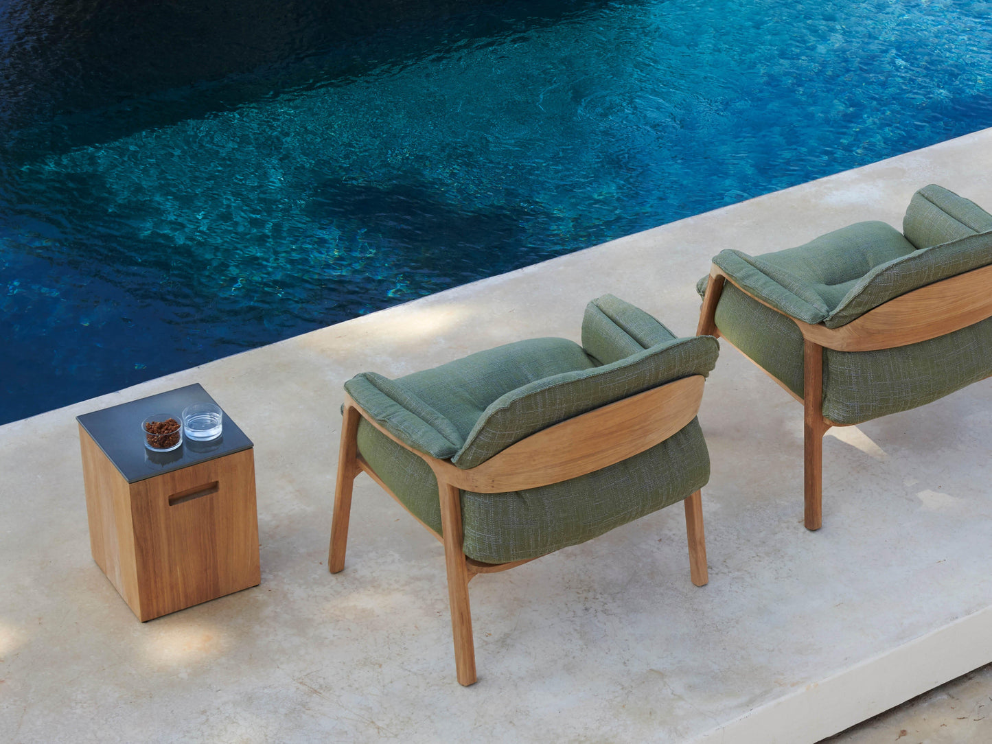 Tairu Side Table - Outdoor Furniture