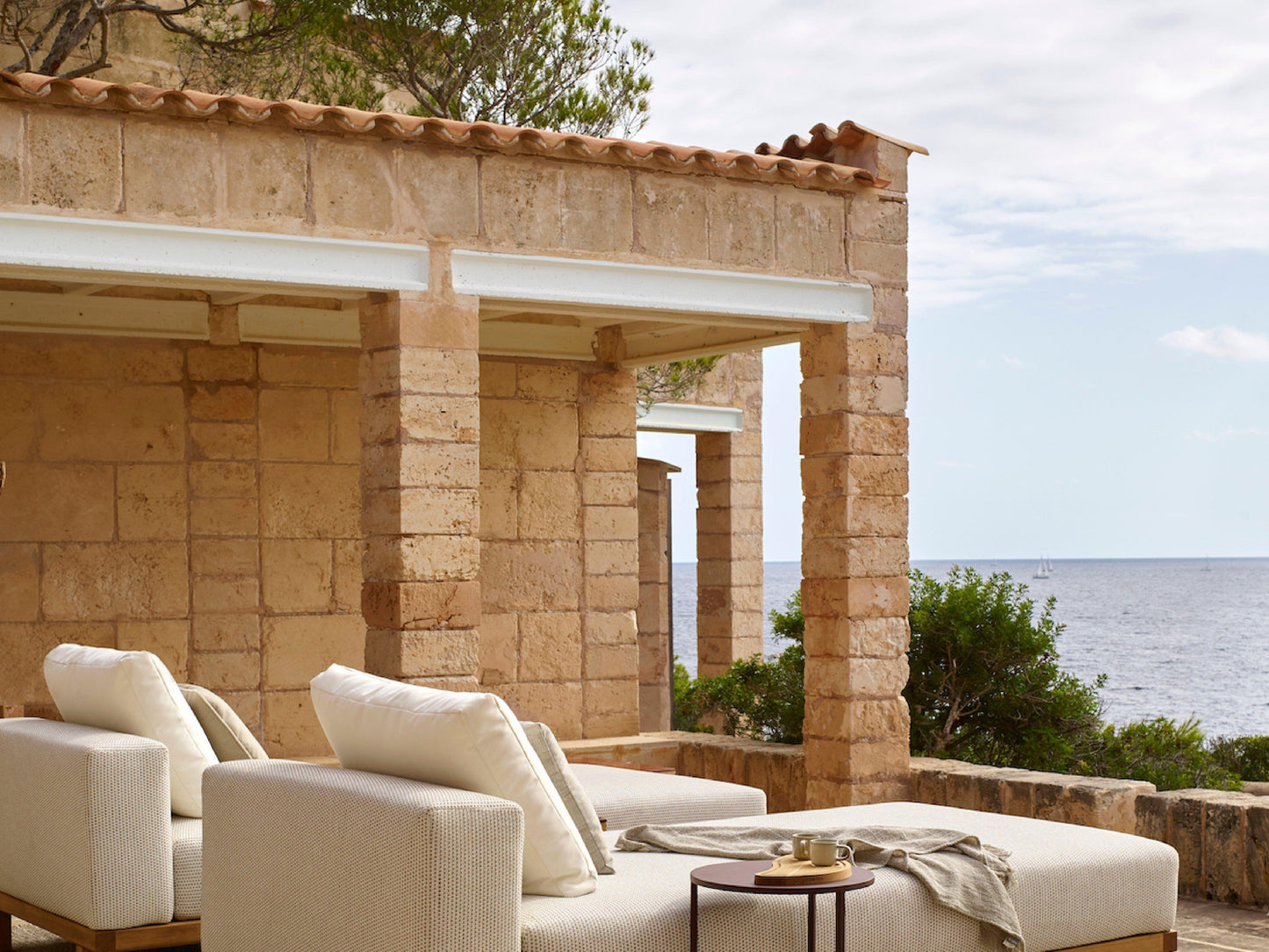 Vis a Vis Sofa - Outdoor Furniture