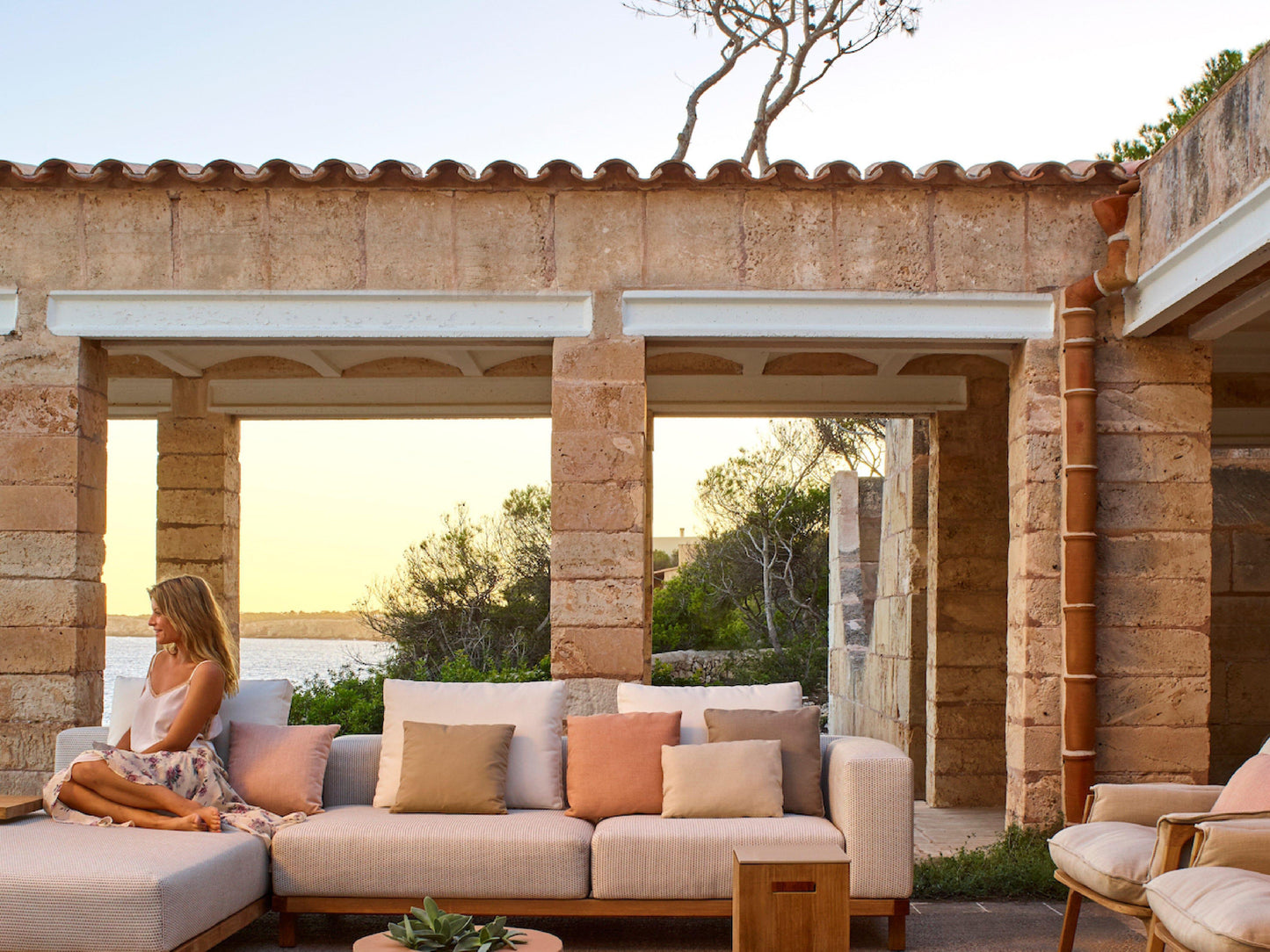 Vis a Vis Sofa - Outdoor Furniture