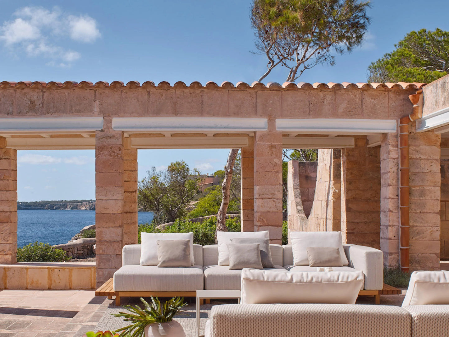 Vis a Vis Sofa - Outdoor Furniture