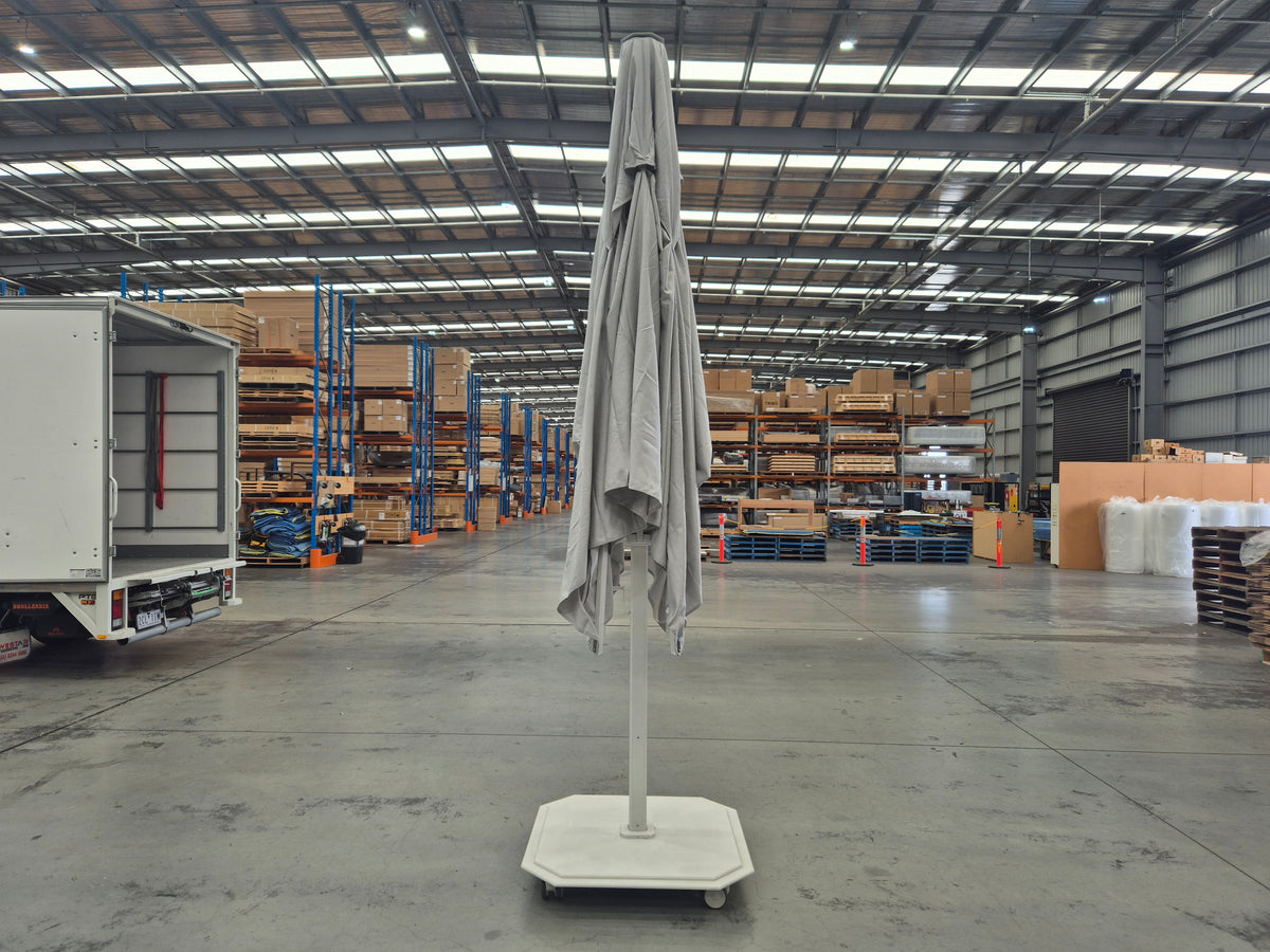 Caractere 400cm Centre Pole Umbrella in White