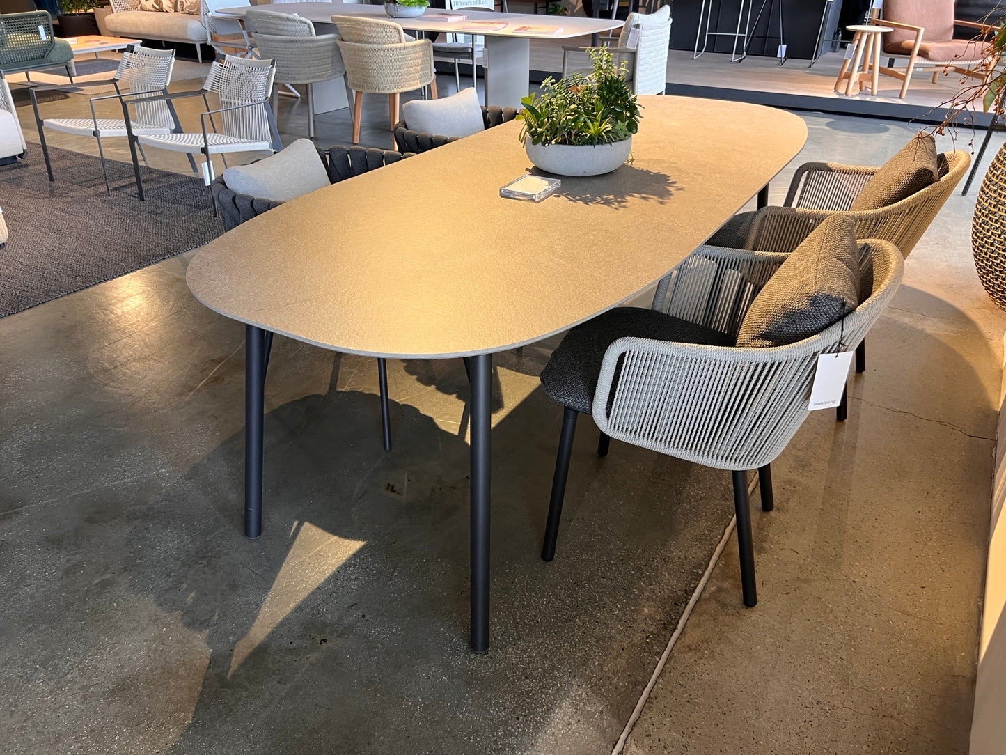 Tosca Dining Table