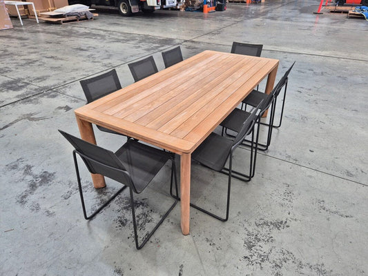 Addis and Arc Dining Setting