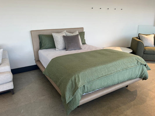 Avoca Queen Bed in Brusio Cashew Leather