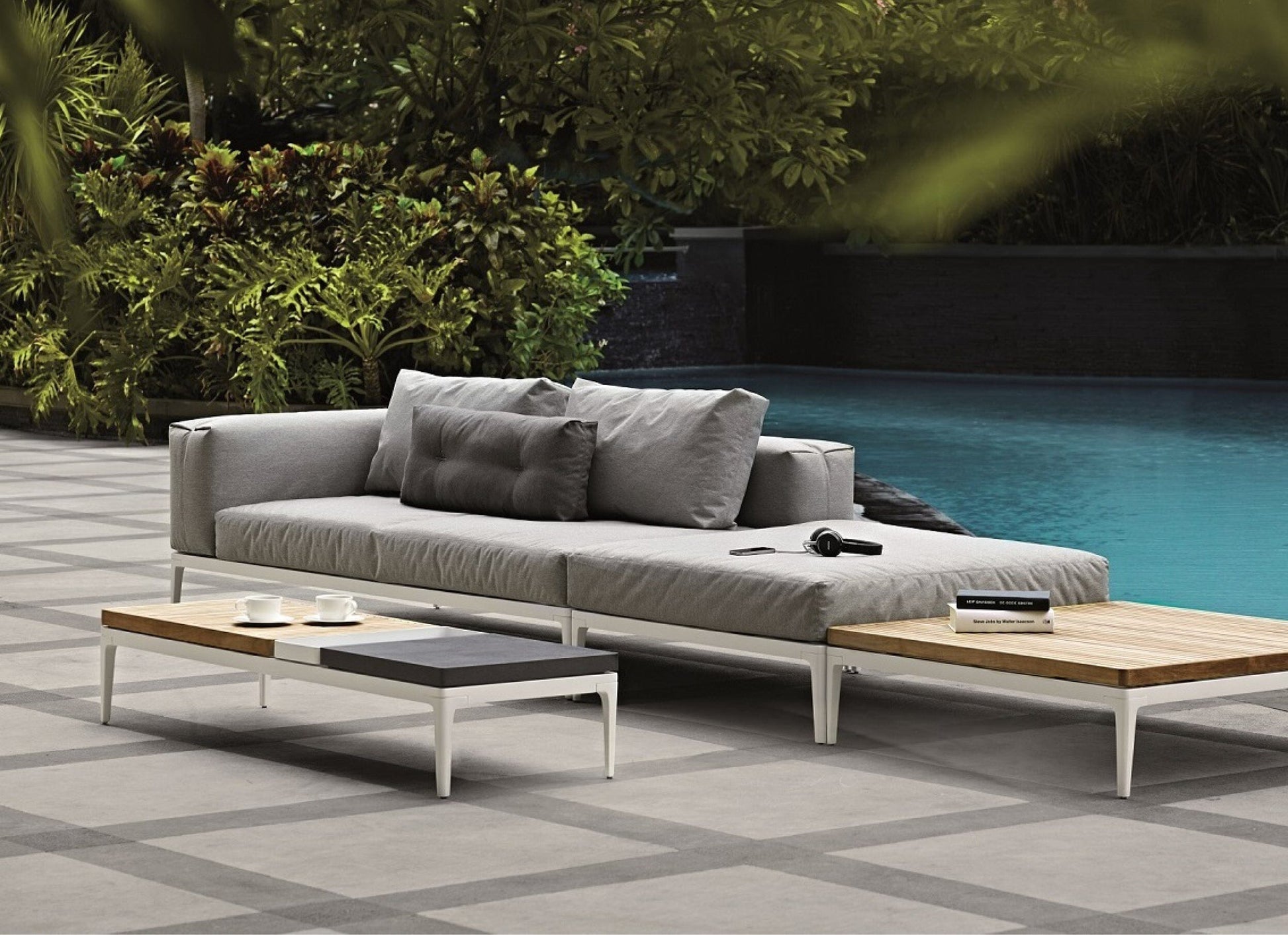Grid Sofa in White/Seagull Outdoor Furniture Gloster 