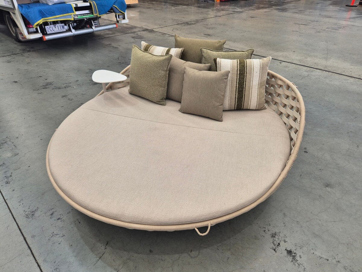 SWINGREST Standing Lounger in Chalk Incl. Deco Cushions Outdoor Furniture DEDON 