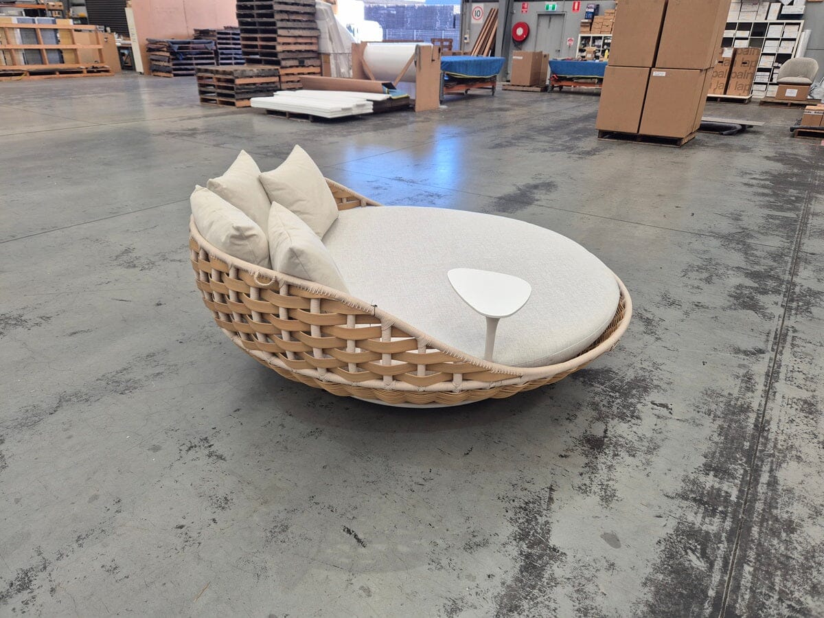 SWINGREST Standing Lounger in Natural Outdoor Furniture DEDON 