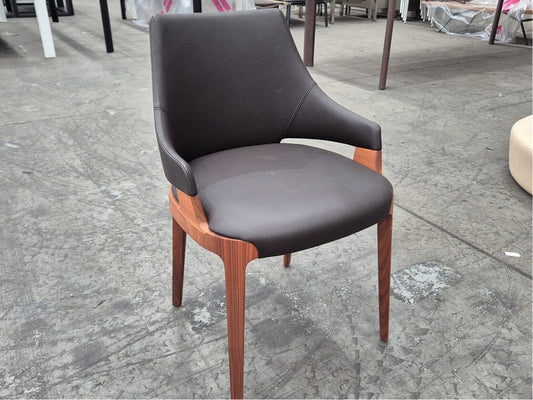 Velis Chairs with Di Moro Leather Upholstery (3) Indoor Furniture Potocco 