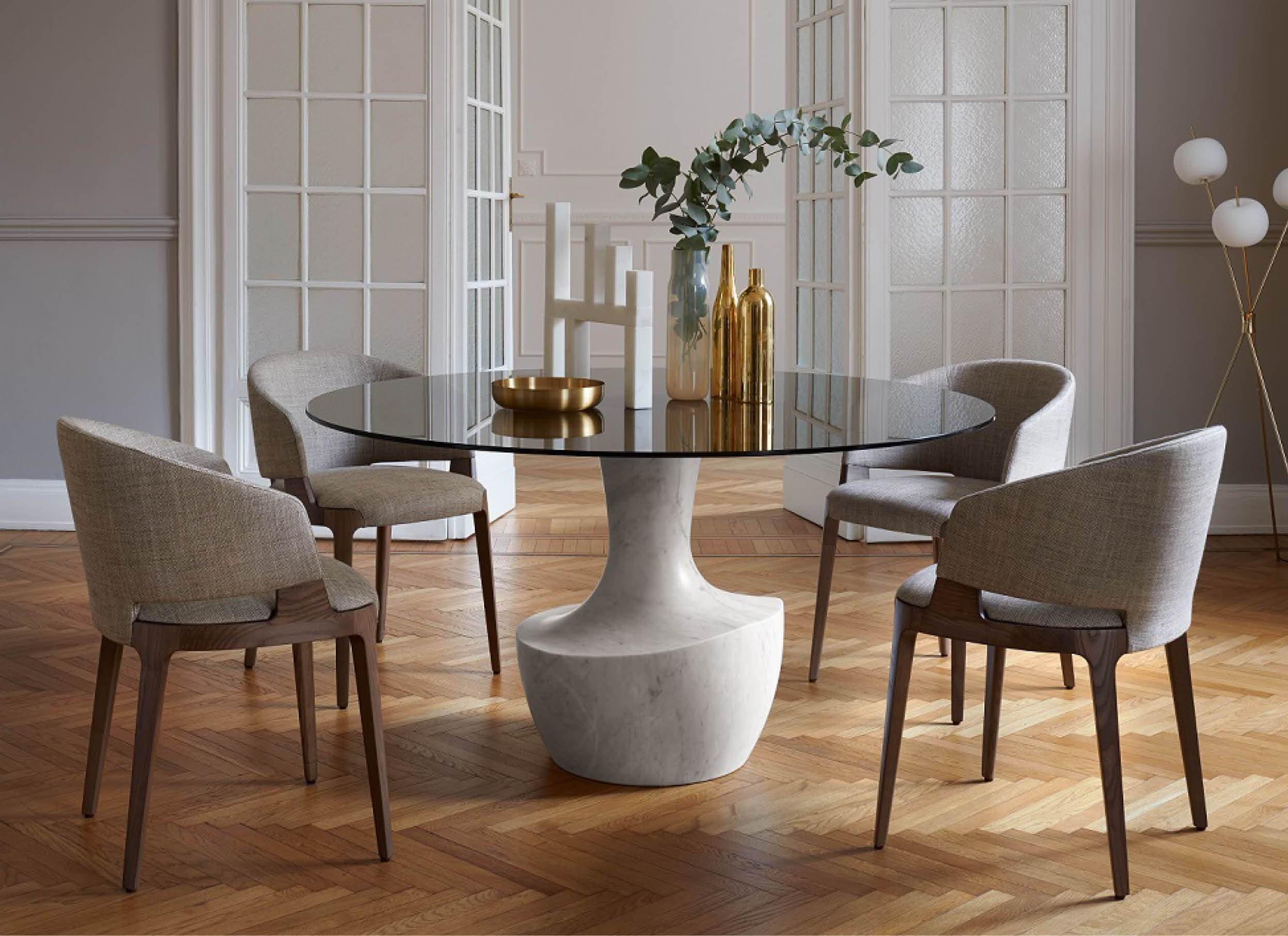 Round dining table with tub online chairs